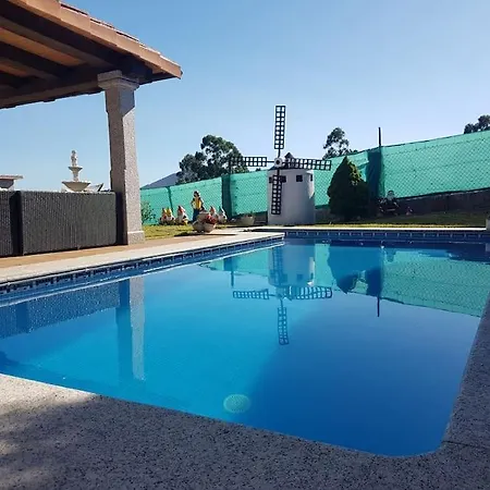 Con Piscina En O * Rosal